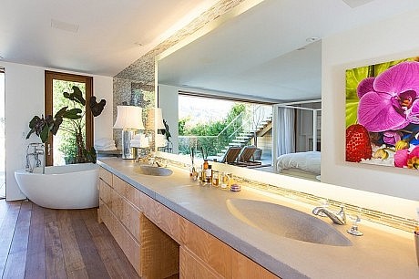 Malibu Residence by Chryssanthou, Inc.