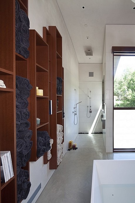 Saratoga Creek House by WA design