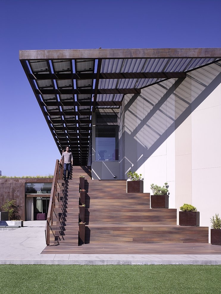 Yin-Yang House by Brooks + Scarpa Architects