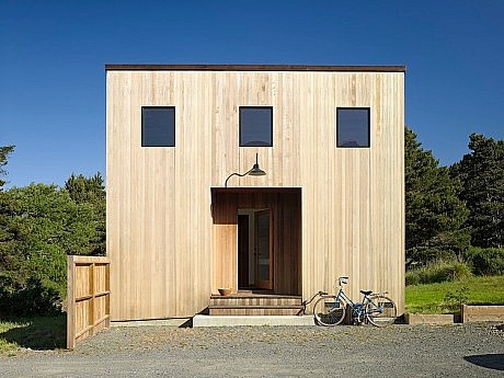 Wooden Residence by Malcolm Davis Architecture