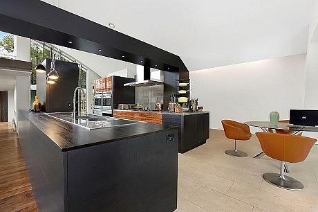 Arc House by Maziar Behrooz 