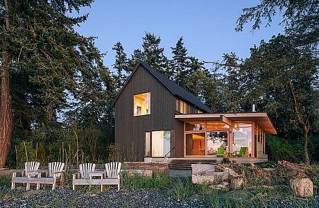 Orcas Island Retreat by Heliotrope Architects