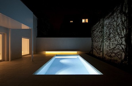 Beton Schwimmbad by Ian Shaw Architekten