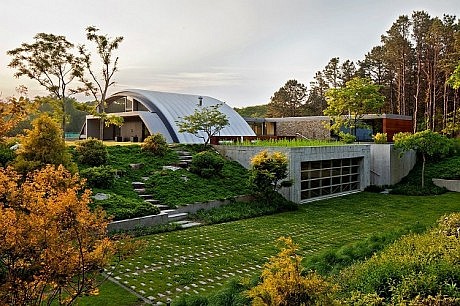 Arc House by Maziar Behrooz 