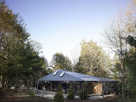 Clear Lake Cottage by MacLennan Jaunkalns Miller Architects