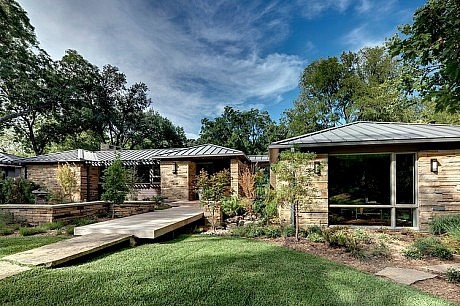 Fisher Road Residence by Domiteaux + Baggett Architects