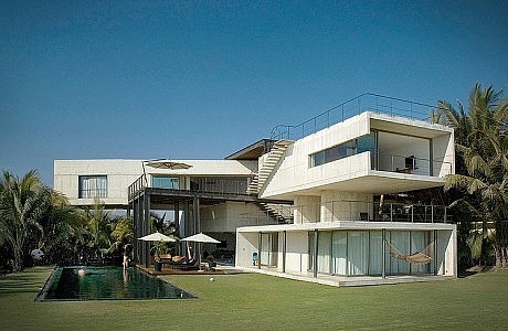 La Caracola Beach House by Paul Cremoux Studio