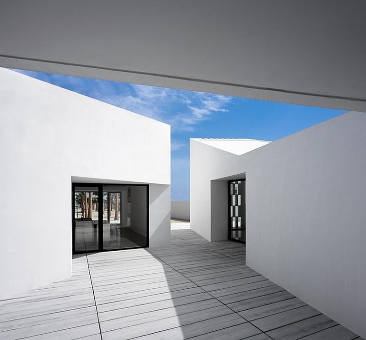 House for a Photographer II by OAB Carlos Ferrater