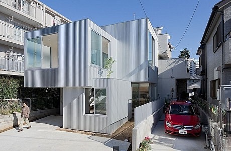 House in Chayagasaka by Tetsuo Kondo Architects