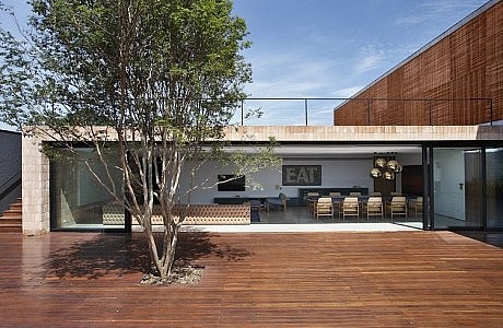 BT House by Studio Guilherme Torres