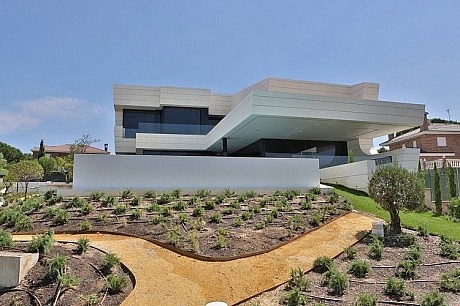 Balcony House by A-cero