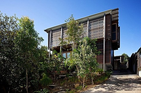 Currimundi Beach House by Loucas Zahos Architects