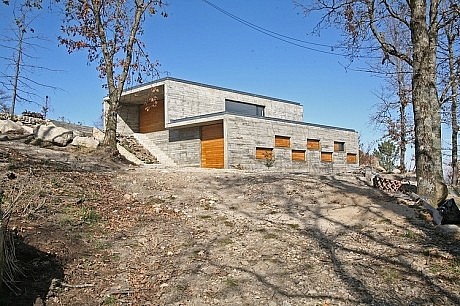 House on a Hill by Oficina d'Arquitectura