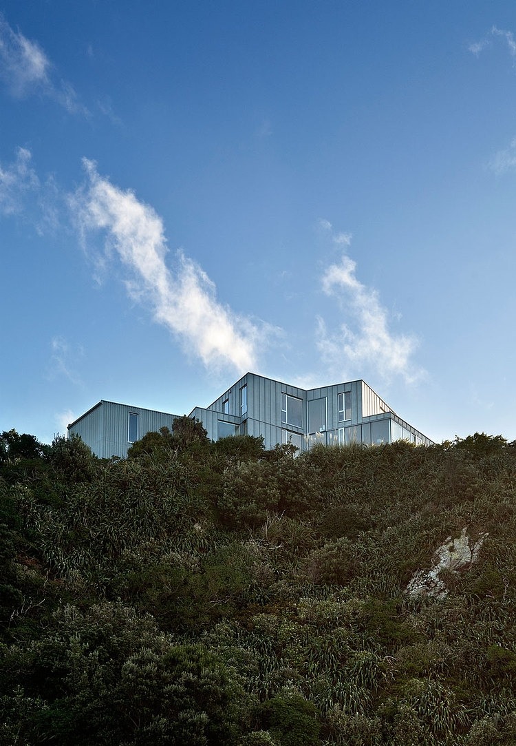 Cook Strait House by Tennent + Brown Architects