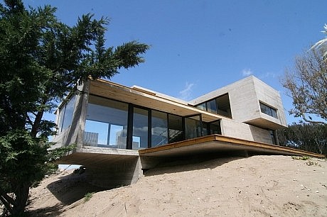 Casa en La Playa by BAK Arquitectos