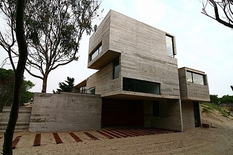 Casa en La Playa by BAK Arquitectos