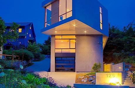 Phinney Ridge House by Logan’s Hammer