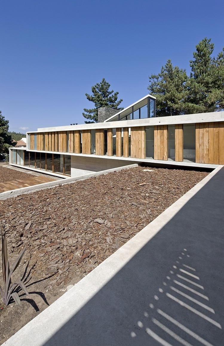 Casa Aguas Claras by Ramon Coz + Benjamin Ortiz