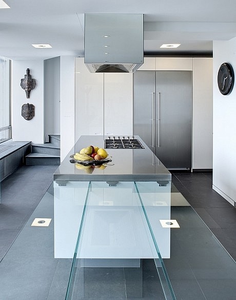 UN Plaza Apartment by ORA Studio