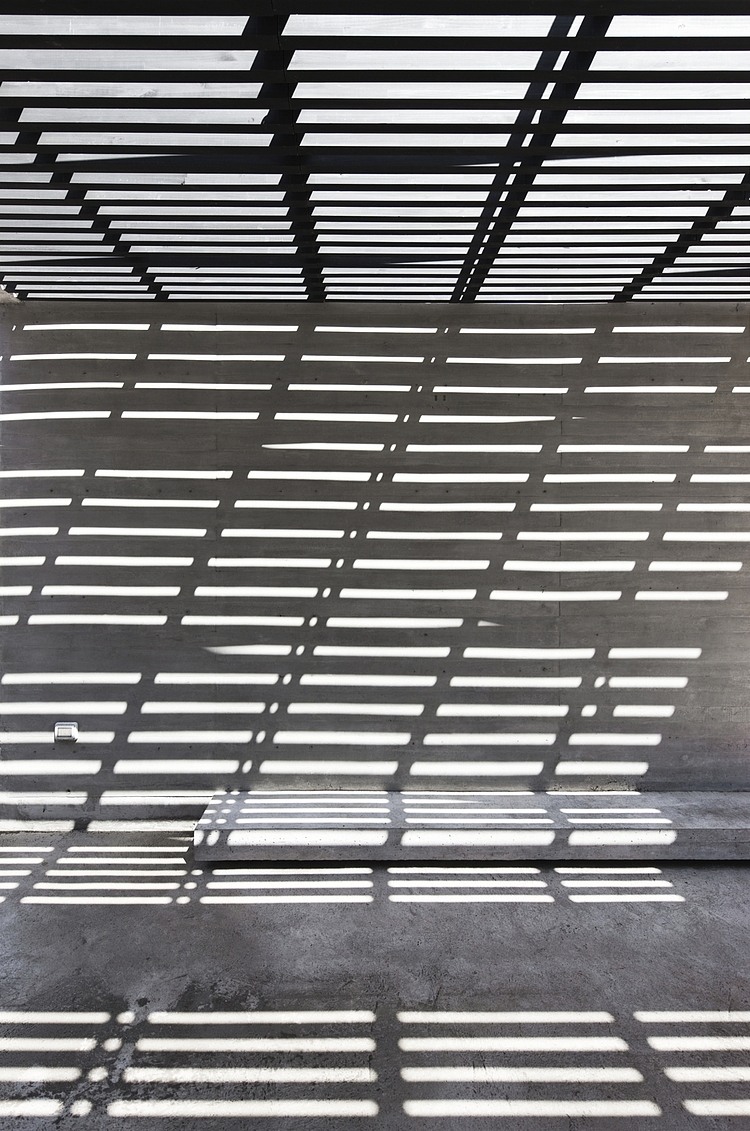 Casa Aguas Claras by Ramon Coz + Benjamin Ortiz