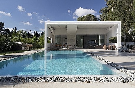 Modern Residence by Tsionov Vitkon Architechts