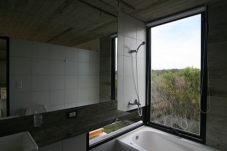 Casa en La Playa by BAK Arquitectos