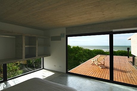 Casa en La Playa by BAK Arquitectos