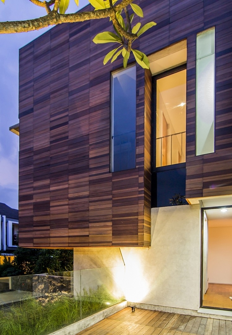 Lumber Shaped-Box House by Atelier Riri