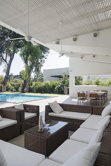 Modern Residence by Tsionov Vitkon Architechts