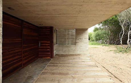 Casa en La Playa by BAK Arquitectos