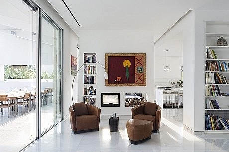 Modern Residence by Tsionov Vitkon Architechts