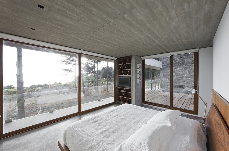 Casa Aguas Claras by Ramon Coz + Benjamin Ortiz