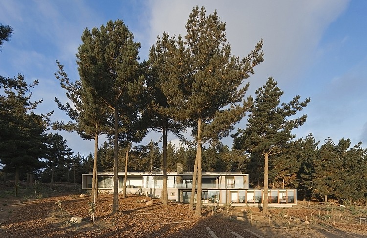 Casa Aguas Claras by Ramon Coz + Benjamin Ortiz