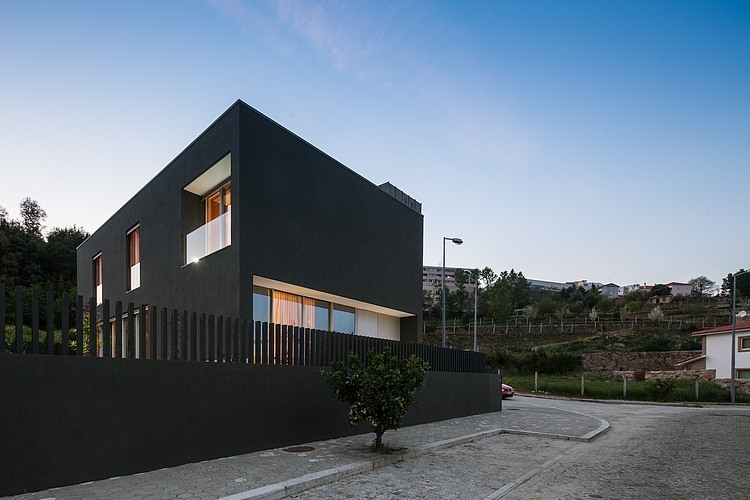 House in Penafiel by Graciana Oliveira