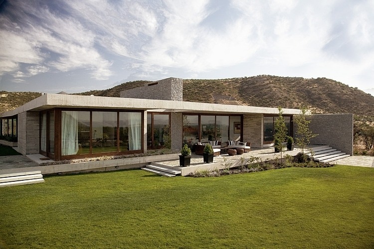 Claro House by Juan Carlos Sabbagh Arquitectos
