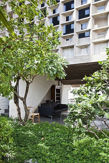 Binh Thanh House by Vo Trong Nghia and Sanuki + Nishizawa