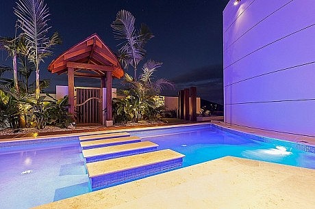 Central Beach House by Mark Gacesa