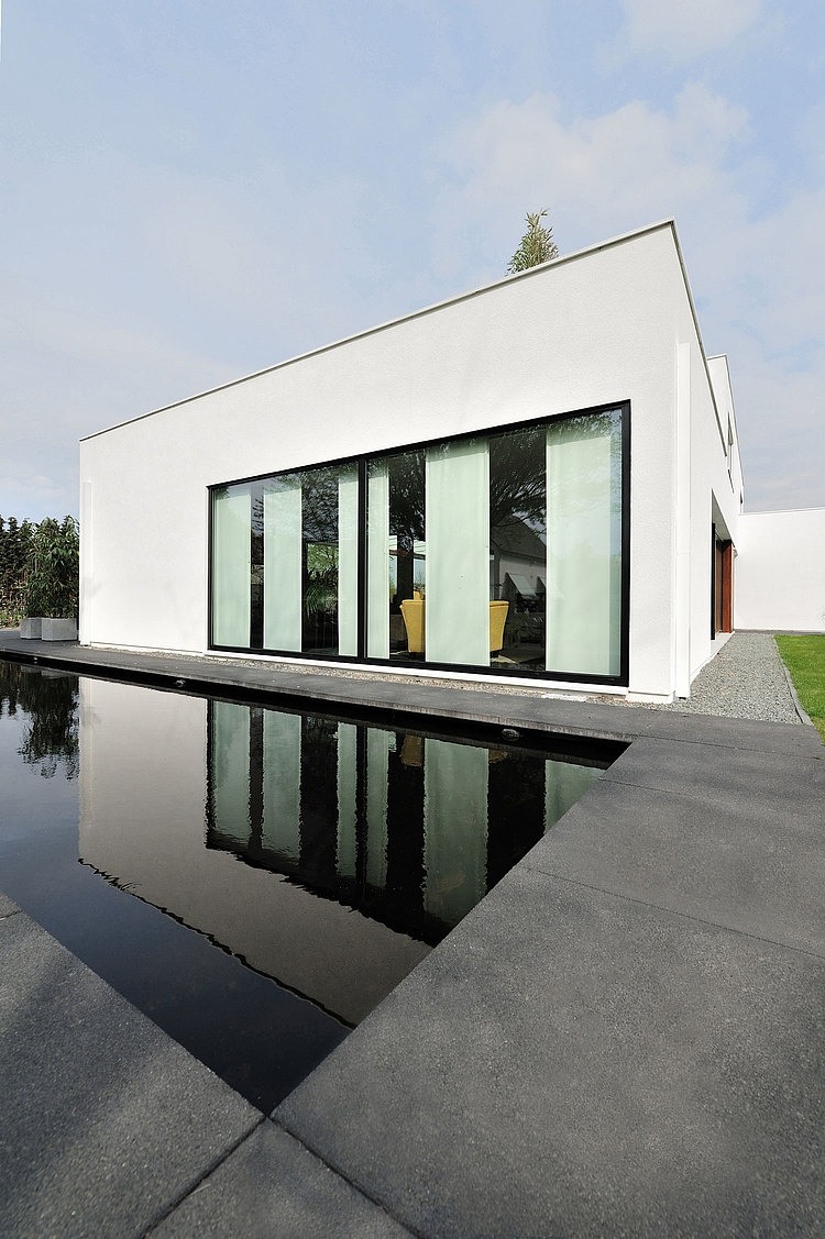 Bemmel Residence by Maxim Winkelaar and Bob Ronday