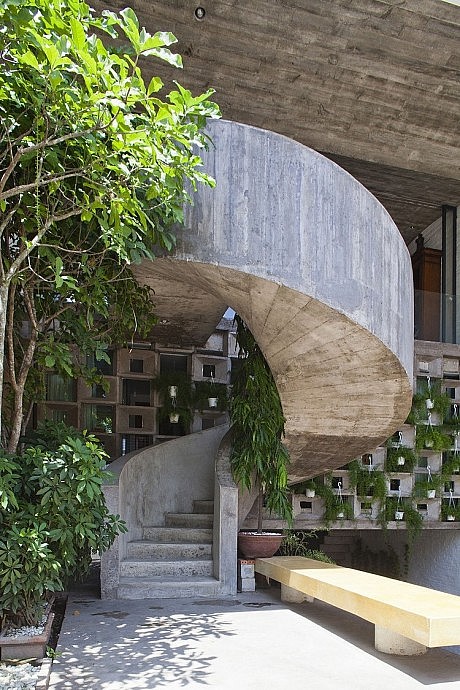 Binh Thanh House by Vo Trong Nghia and Sanuki + Nishizawa