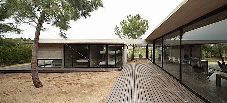 Casa Carassale by BAK Arquitectos