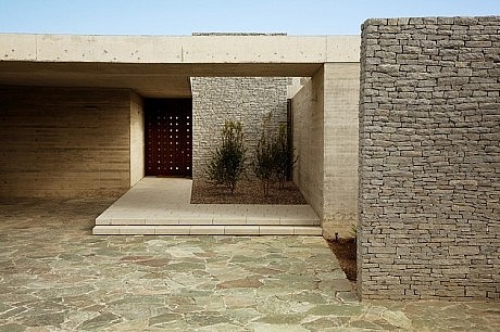 Claro House by Juan Carlos Sabbagh Arquitectos