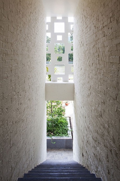 Binh Thanh House by Vo Trong Nghia and Sanuki + Nishizawa