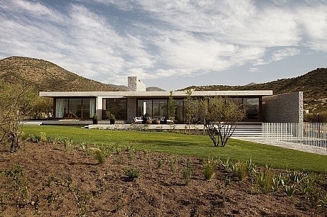 Claro House by Juan Carlos Sabbagh Arquitectos
