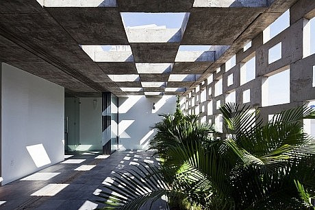 Binh Thanh House by Vo Trong Nghia and Sanuki + Nishizawa