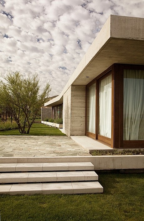 Claro House by Juan Carlos Sabbagh Arquitectos