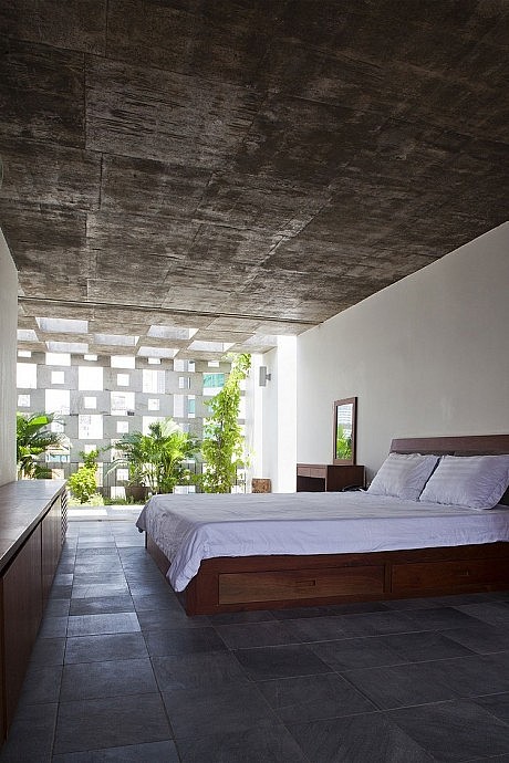 Binh Thanh House by Vo Trong Nghia and Sanuki + Nishizawa