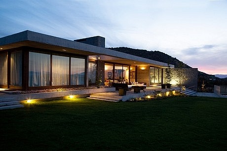 Claro House by Juan Carlos Sabbagh Arquitectos