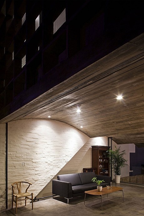 Binh Thanh House by Vo Trong Nghia and Sanuki + Nishizawa