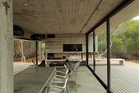 Casa Carassale by BAK Arquitectos
