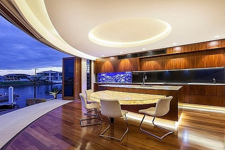 Central Beach House by Mark Gacesa